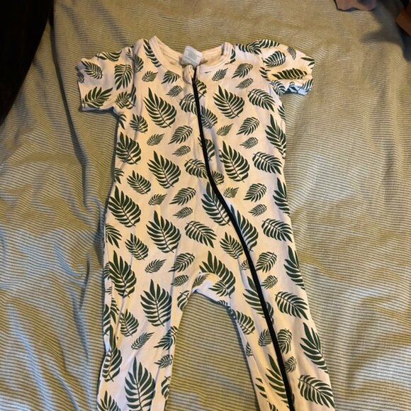 🌿 Parade Organics Short Sleeve Onesie 2-Way Zipper – Size 2T 🌿 - Picture 2 of 3